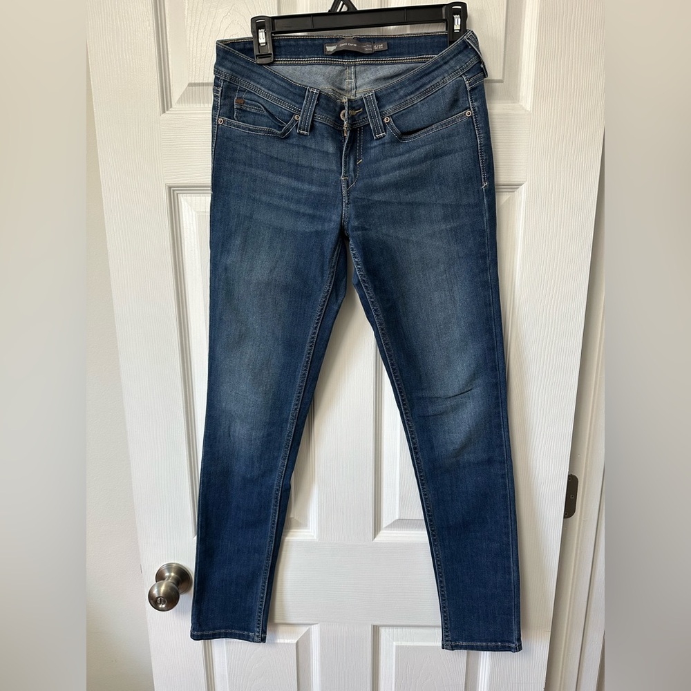 Levi’s Women’s Blue Slim Fit Jeans